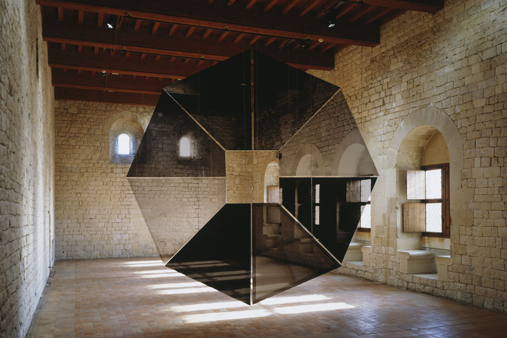 Octogone au carré, Chateau des Adhémar, Montélimar, 2003, "F.V."