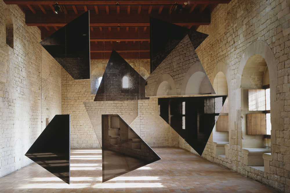 Octogone au carré, Chateau des Adhémar, Montélimar, 2003, "F.V."