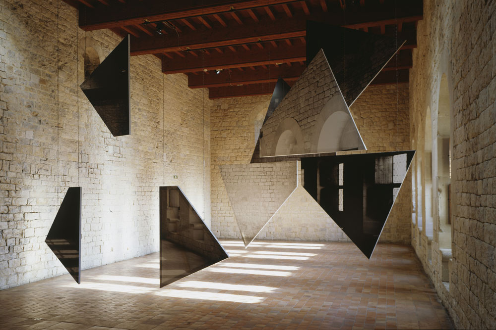 Octogone au carré, Chateau des Adhémar, Montélimar, 2003, "F.V."