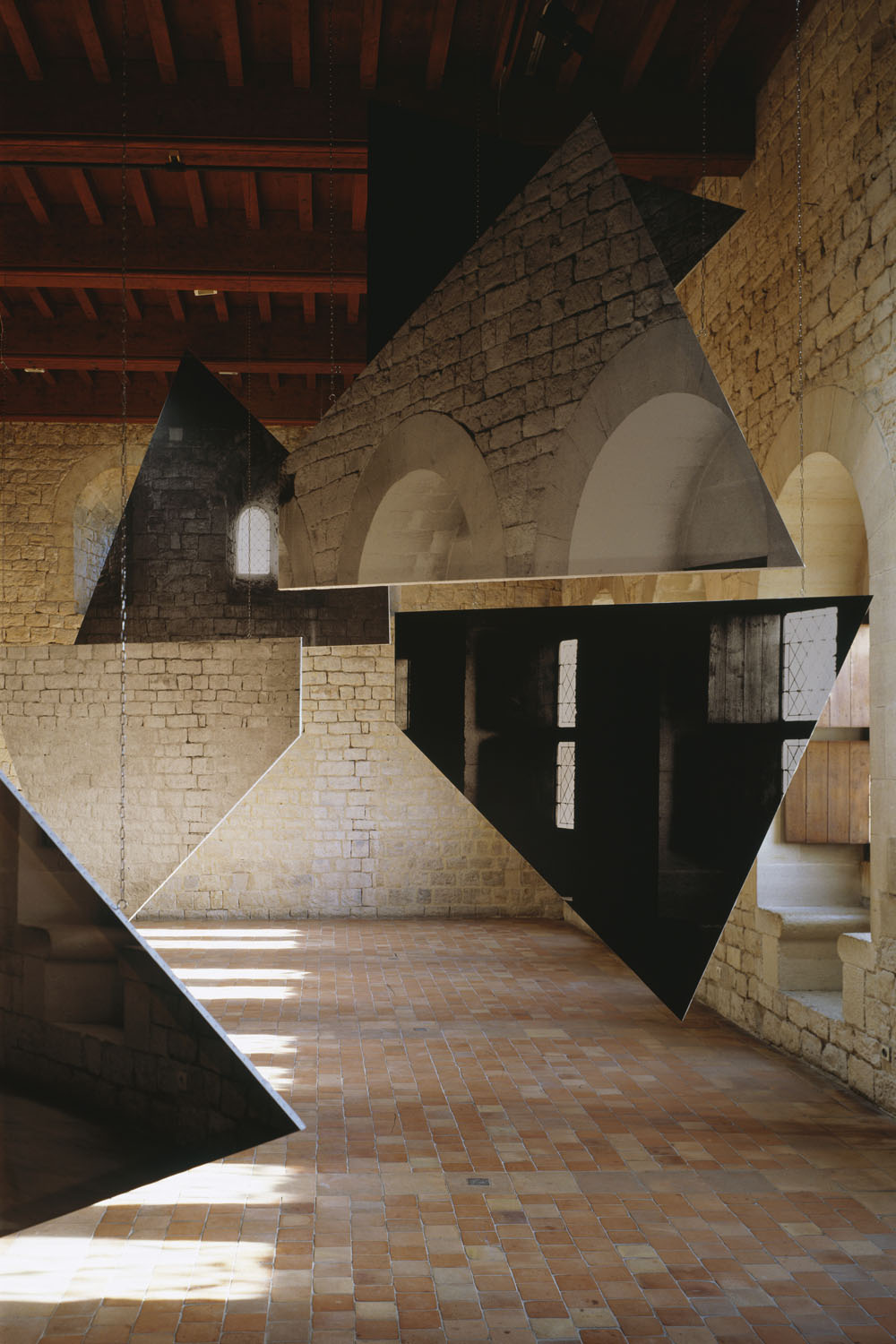 Octogone au carré, Chateau des Adhémar, Montélimar, 2003, "F.V."