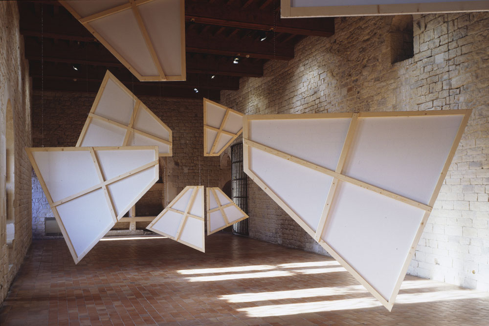 Octogone au carré, Chateau des Adhémar, Montélimar, 2003, "F.V."