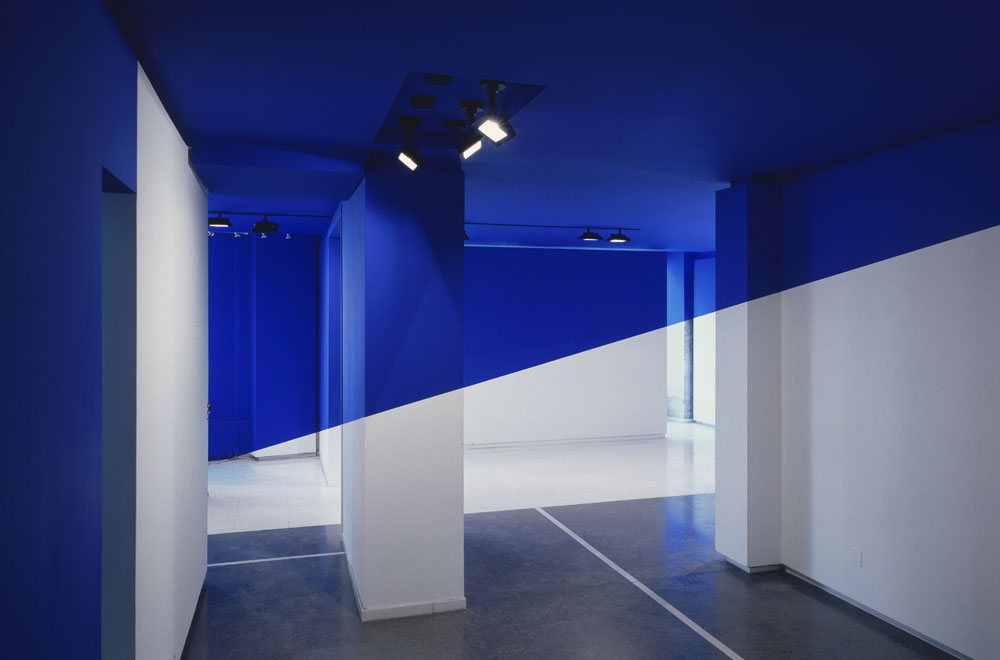 Moitié bleu, moitié blanc, Galerie Odéon 5, (George Verney-Carron, 2003, "F.V."