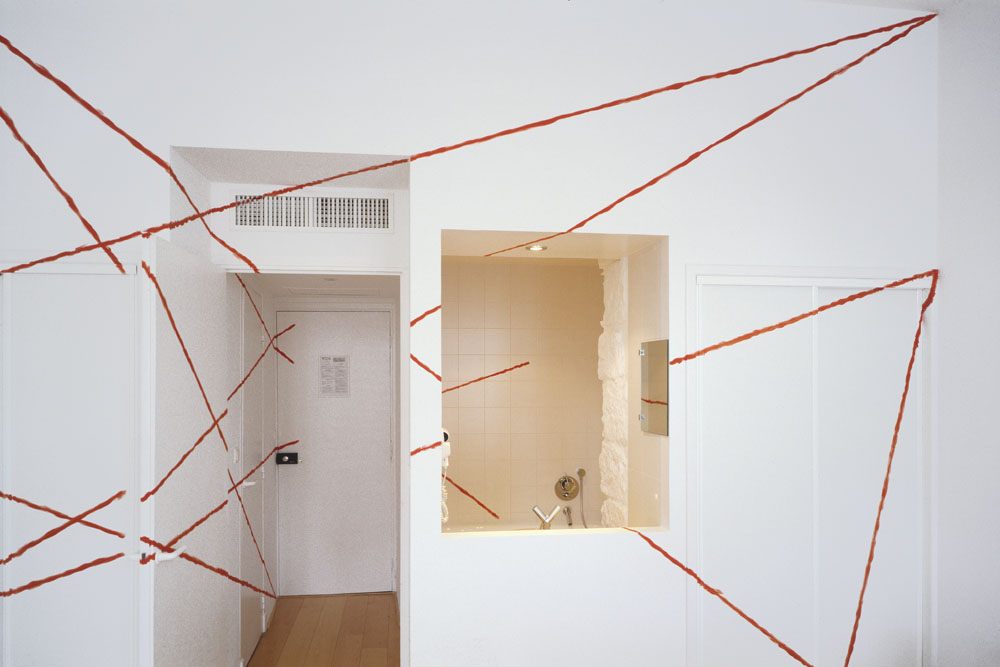 une ligne, sept droites, huit points, Nice, France, 2004, Hotel Windsor chambre n° 38