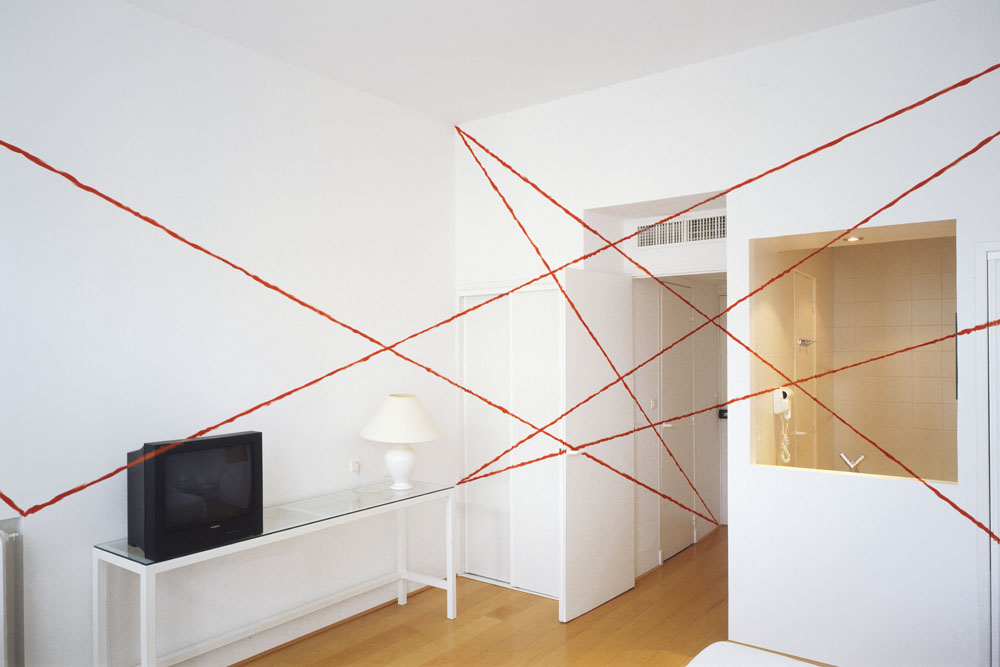 une ligne, sept droites, huit points, Nice, France, 2004, Hotel Windsor chambre n° 38
