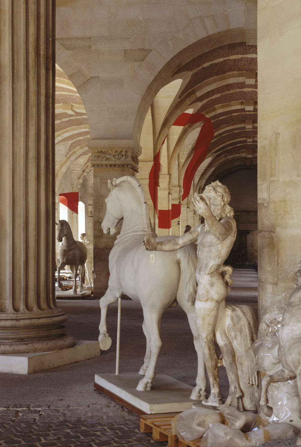 expo: Versailles offLa petite écurie, galerie des moulages, Versailles 2005 (détail)Photo: André Morin