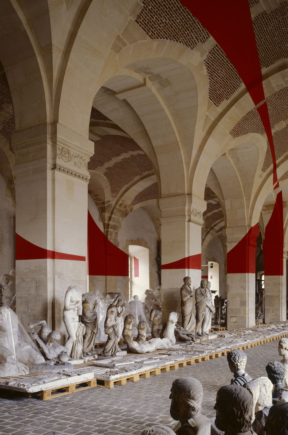 expo: Versailles offLa petite écurie, galerie des moulages, Versailles 2005 (détail)Photo: André Morin
