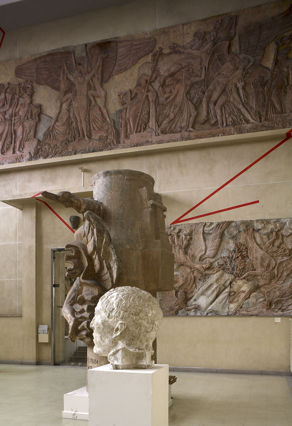 Une ligne, mille et une droites, Musée Bourdelle, Paris, 2006, "Felice Varini au 18, rue Antoine Bourdelle"