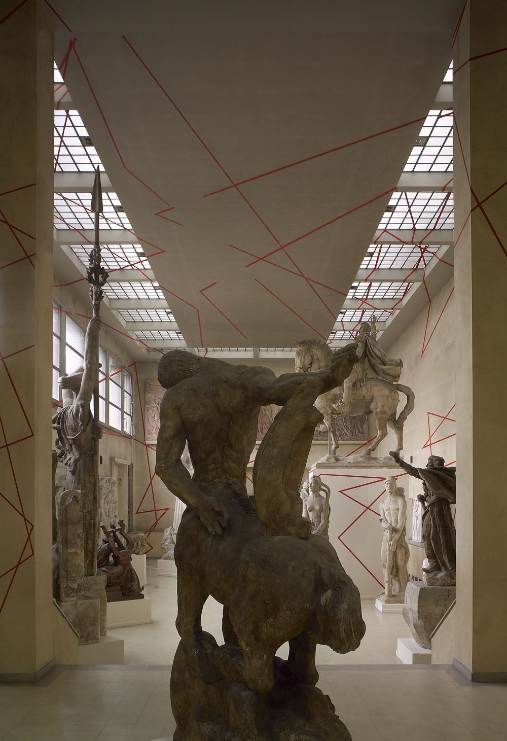 Une ligne, mille et une droites, Musée Bourdelle, Paris, 2006, "Felice Varini au 18, rue Antoine Bourdelle"