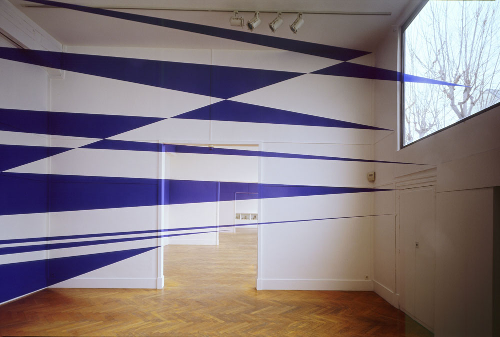 Quatorze triangles à la diagonale, Musée Bourdelle, Paris, 2006, "Felice Varini au 18, rue Antoine Bourdelle"