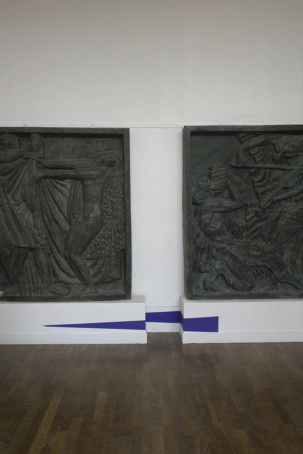 Quatorze triangles à la diagonale, Musée Bourdelle, Paris, 2006, "Felice Varini au 18, rue Antoine Bourdelle"