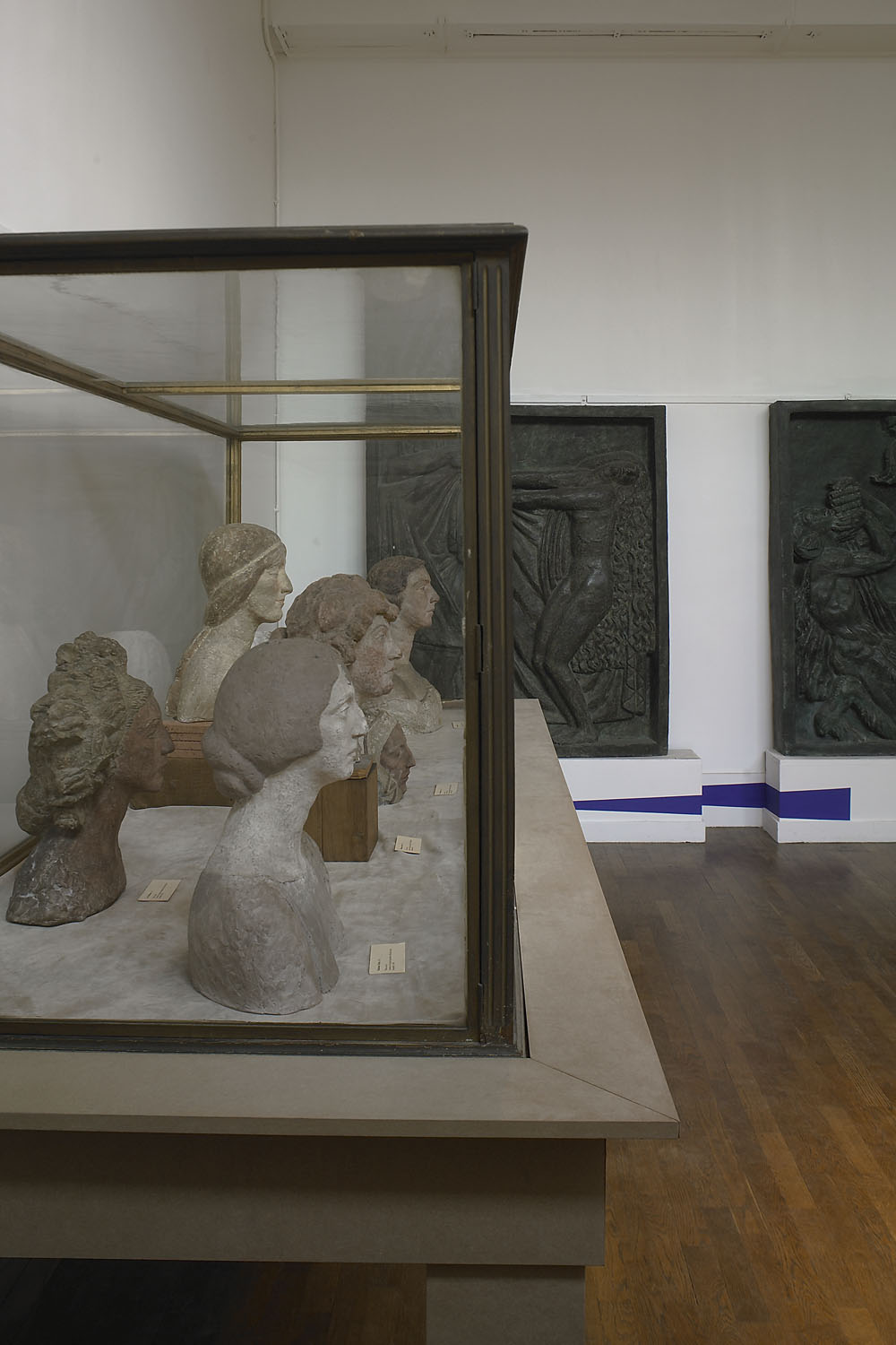 Quatorze triangles à la diagonale, Musée Bourdelle, Paris, 2006, "Felice Varini au 18, rue Antoine Bourdelle"