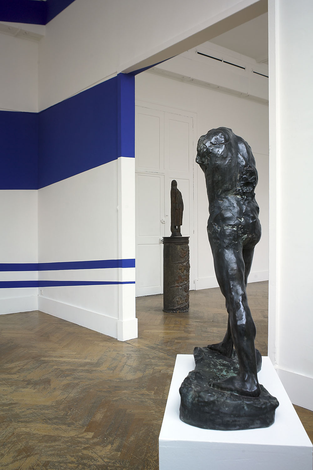 Quatorze triangles à la diagonale, Musée Bourdelle, Paris, 2006, "Felice Varini au 18, rue Antoine Bourdelle"