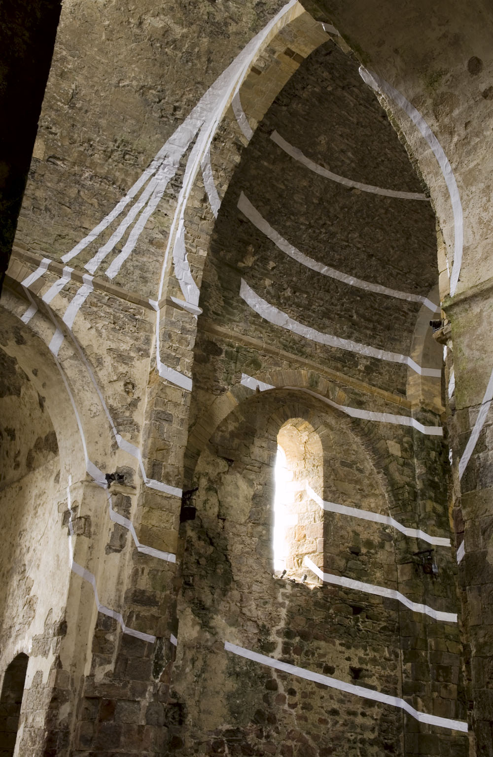 Exposition:F.V.Abbaye Saint-Jean d'OrbestierLe Château d'Olonne 2006Photo: André Morin