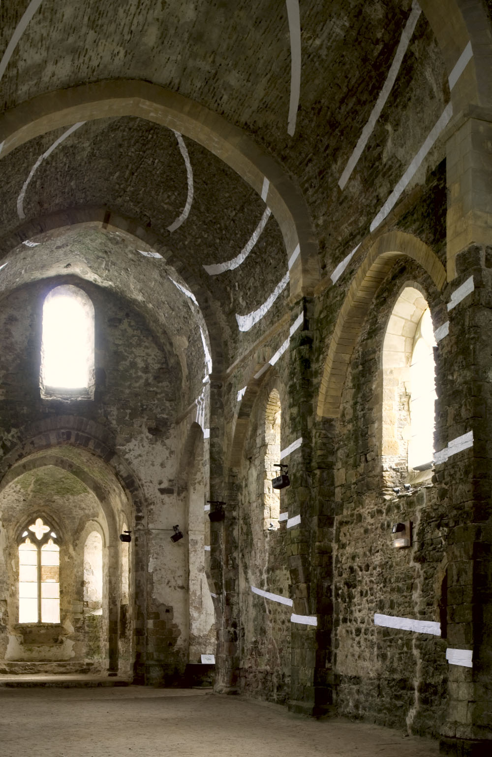 Exposition:F.V.Abbaye Saint-Jean d'OrbestierLe Château d'Olonne 2006Photo: André Morin