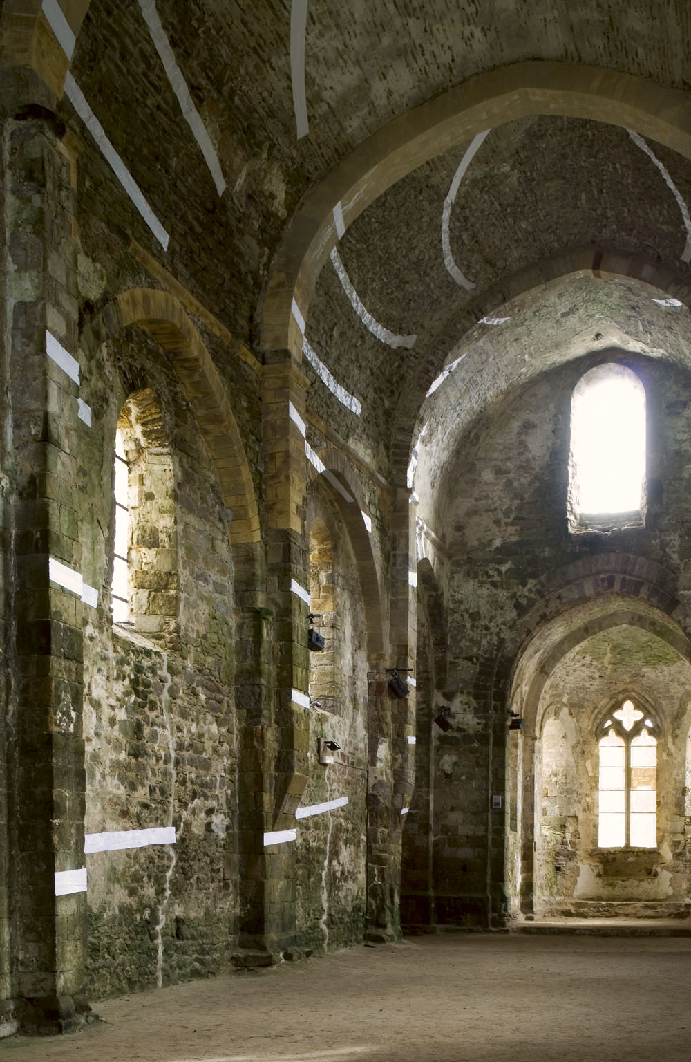 Exposition:F.V.Abbaye Saint-Jean d'OrbestierLe Château d'Olonne 2006Photo: André Morin