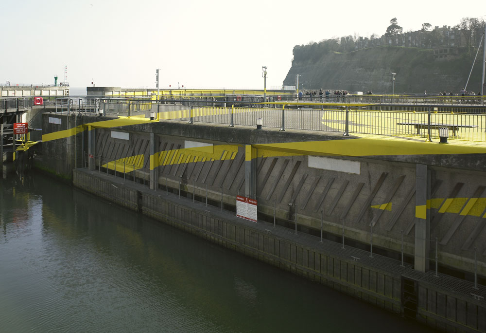 Cardiff Bay Barragecommissioned by:CBAT The Arts & Regeneration Agency forCardiff Harbour AuthorityAcrylic based paintCardiff 2007