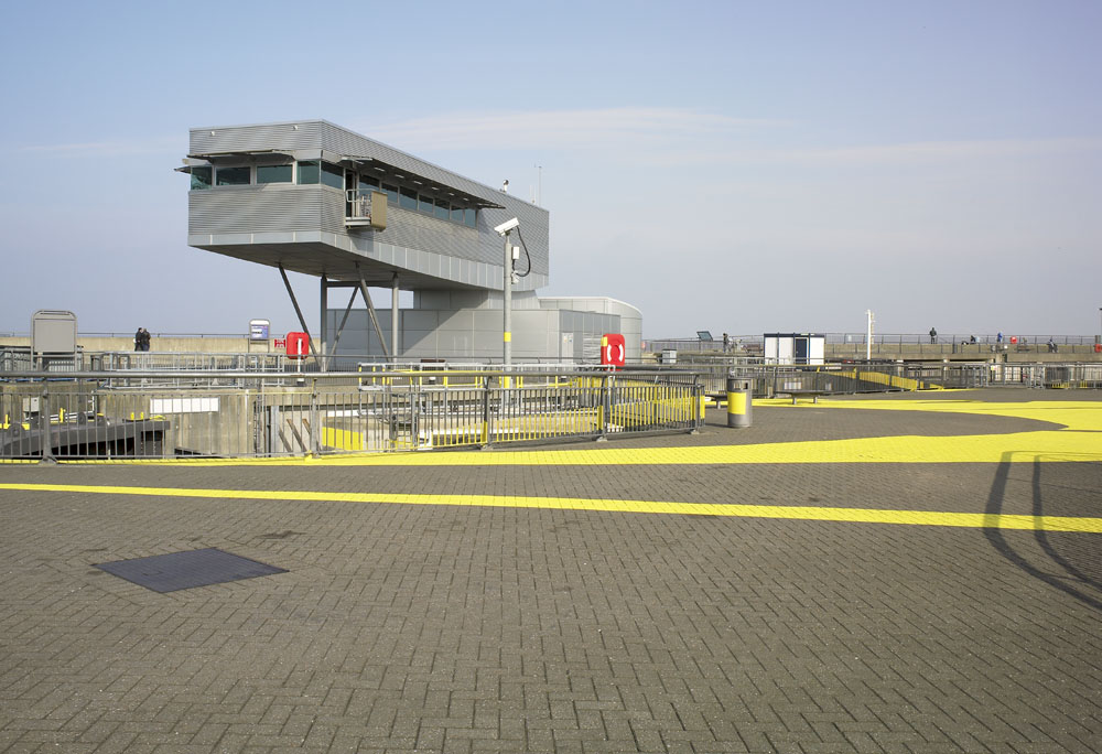 Cardiff Bay Barragecommissioned by:CBAT The Arts & Regeneration Agency forCardiff Harbour AuthorityAcrylic based paintCardiff 2007