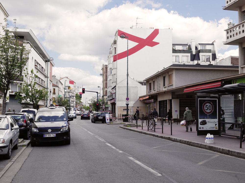 Exposition : Felice Varini, Théâtre de GenneviliersAvenue des Grésillons, Gennevilliers et Asnières-sur-Seine, 2012Photo : André Morin