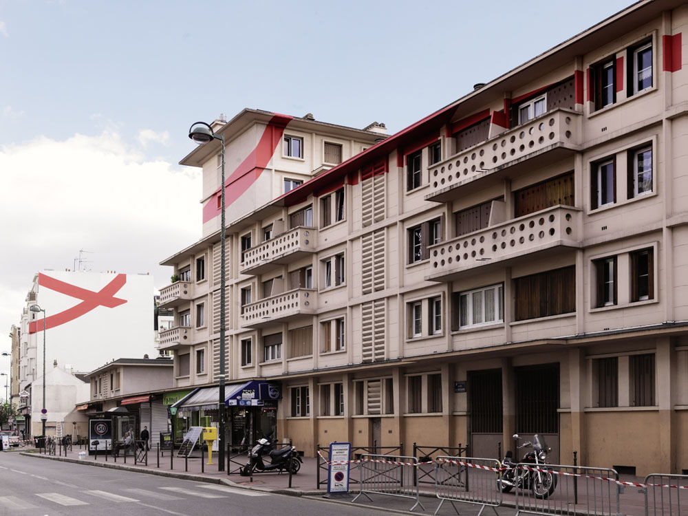 Exposition : Felice Varini, Théâtre de GenneviliersAvenue des Grésillons, Gennevilliers et Asnières-sur-Seine, 2012Photo : André Morin