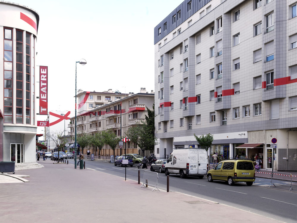 Exposition : Felice Varini, Théâtre de GenneviliersAvenue des Grésillons, Gennevilliers et Asnières-sur-Seine, 2012Photo : André Morin