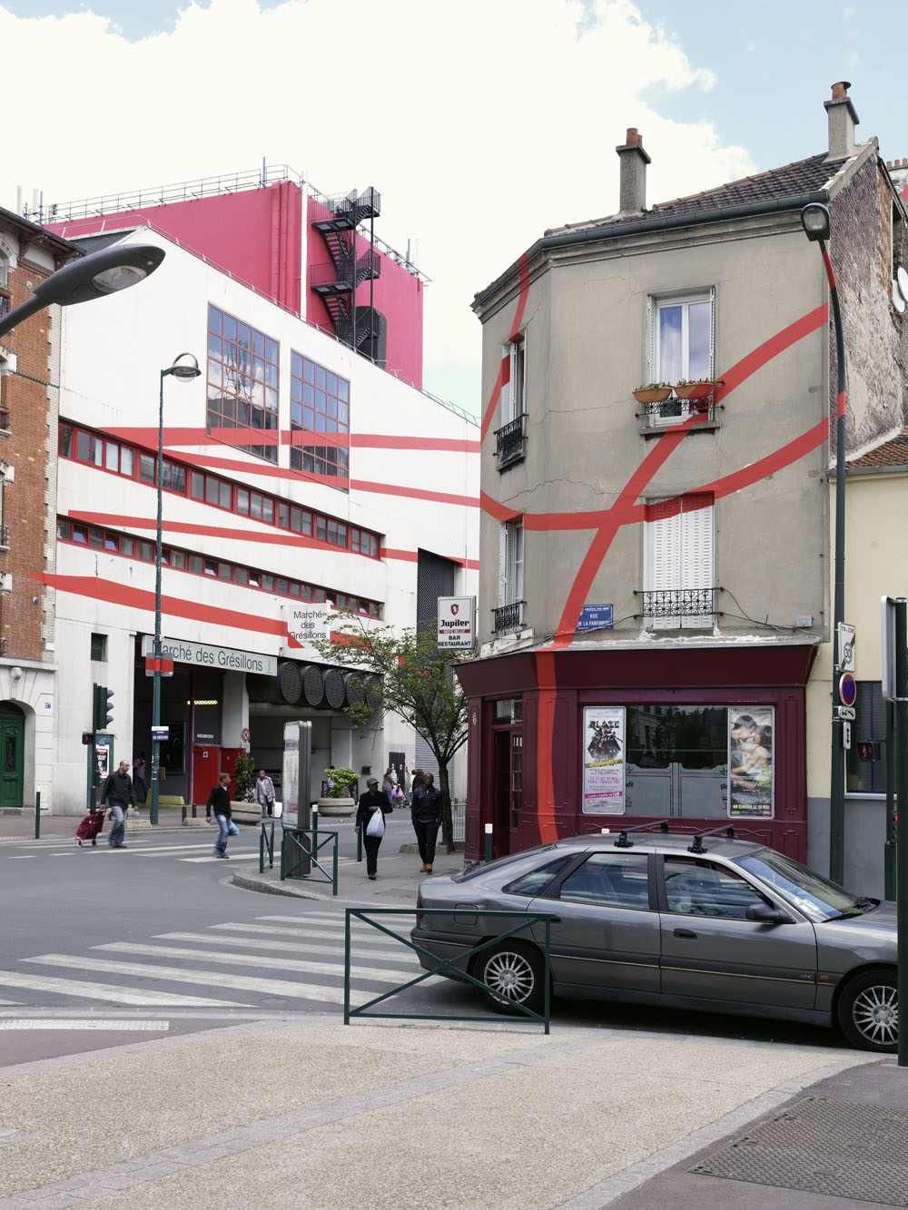 Exposition : Felice Varini, Théâtre de GenneviliersAvenue des Grésillons, Gennevilliers et Asnières-sur-Seine, 2012Photo : André Morin