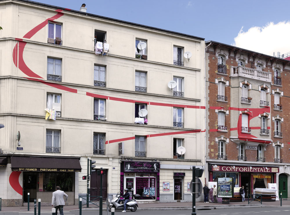 Exposition : Felice Varini, Théâtre de GenneviliersAvenue des Grésillons, Gennevilliers et Asnières-sur-Seine, 2012Photo : André Morin