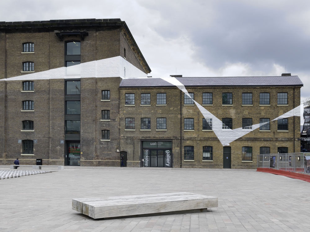 RELAY arts programme at King's CrossKing's Cross, Londres 2013Photo: André Morin