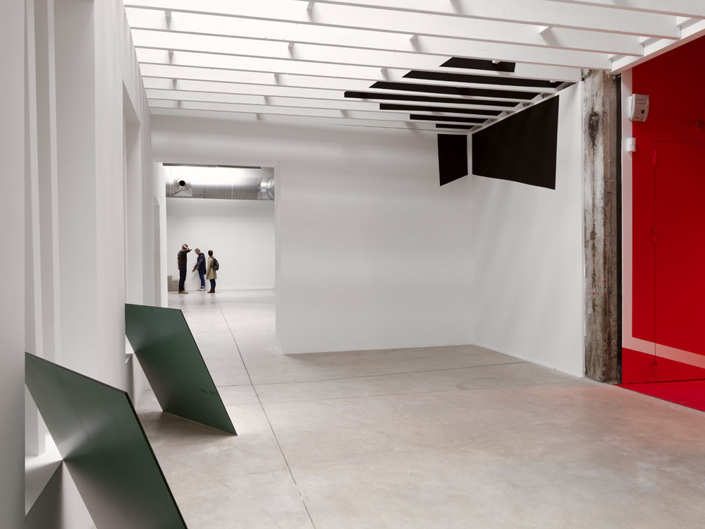 actualisation n°1, exposition personnelle : "suite d’éclats" HAB Galerie (Hangar à Bananes) Nantes, 2013CollectionPhoto: André Morin