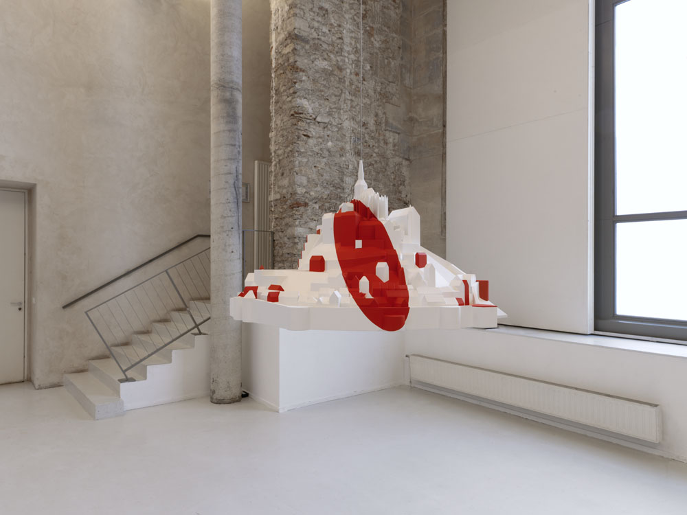 Projet Hypothétique,Exposition: "Des cercles des toits des façades"La Maréchalerie Centre d'Art Contemporain, Versailles 2013Photo: André Morin
