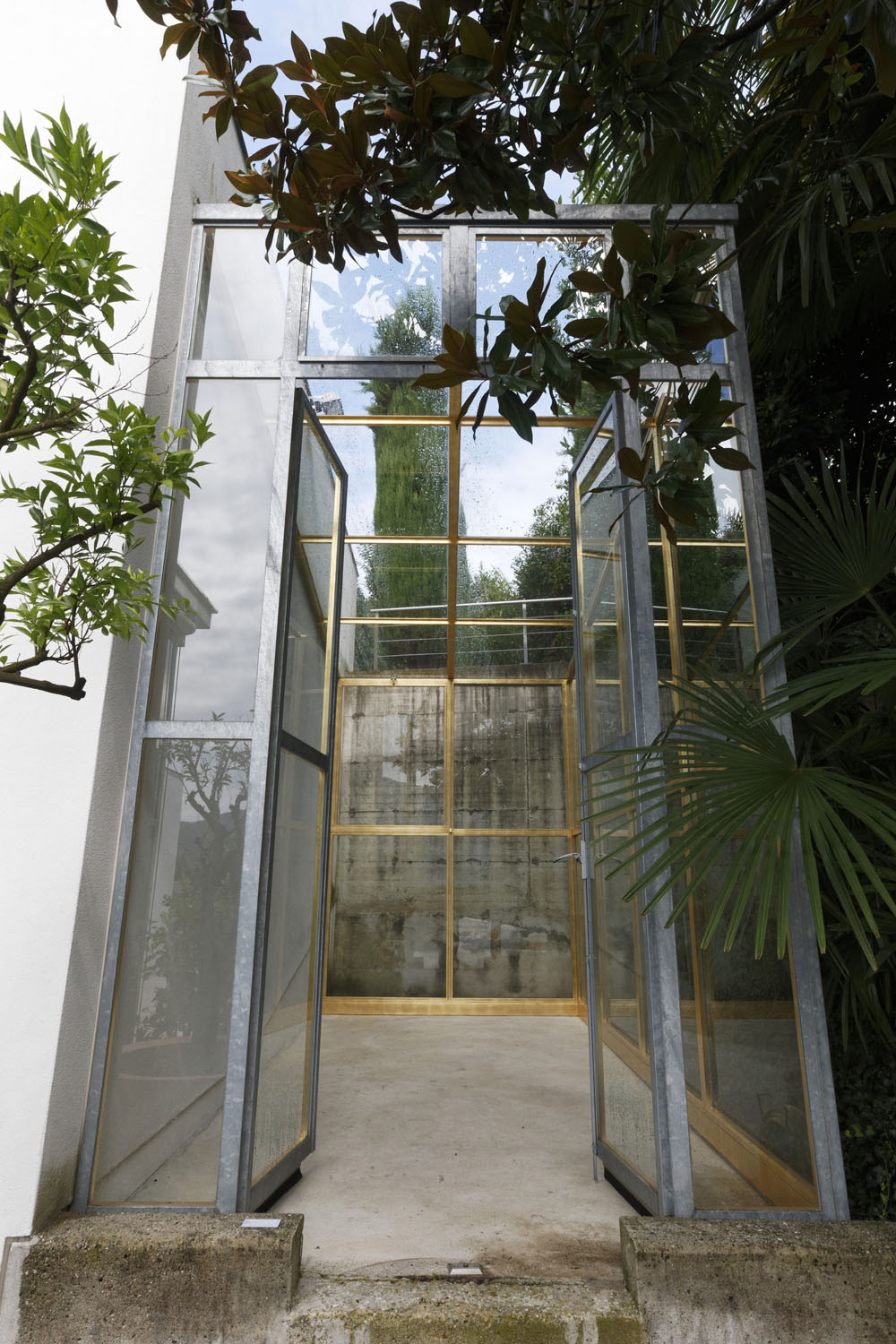 Exposition: "Flowers for you"Buchmann Galerie, Agra & Luganophoto by Remy Steinegger