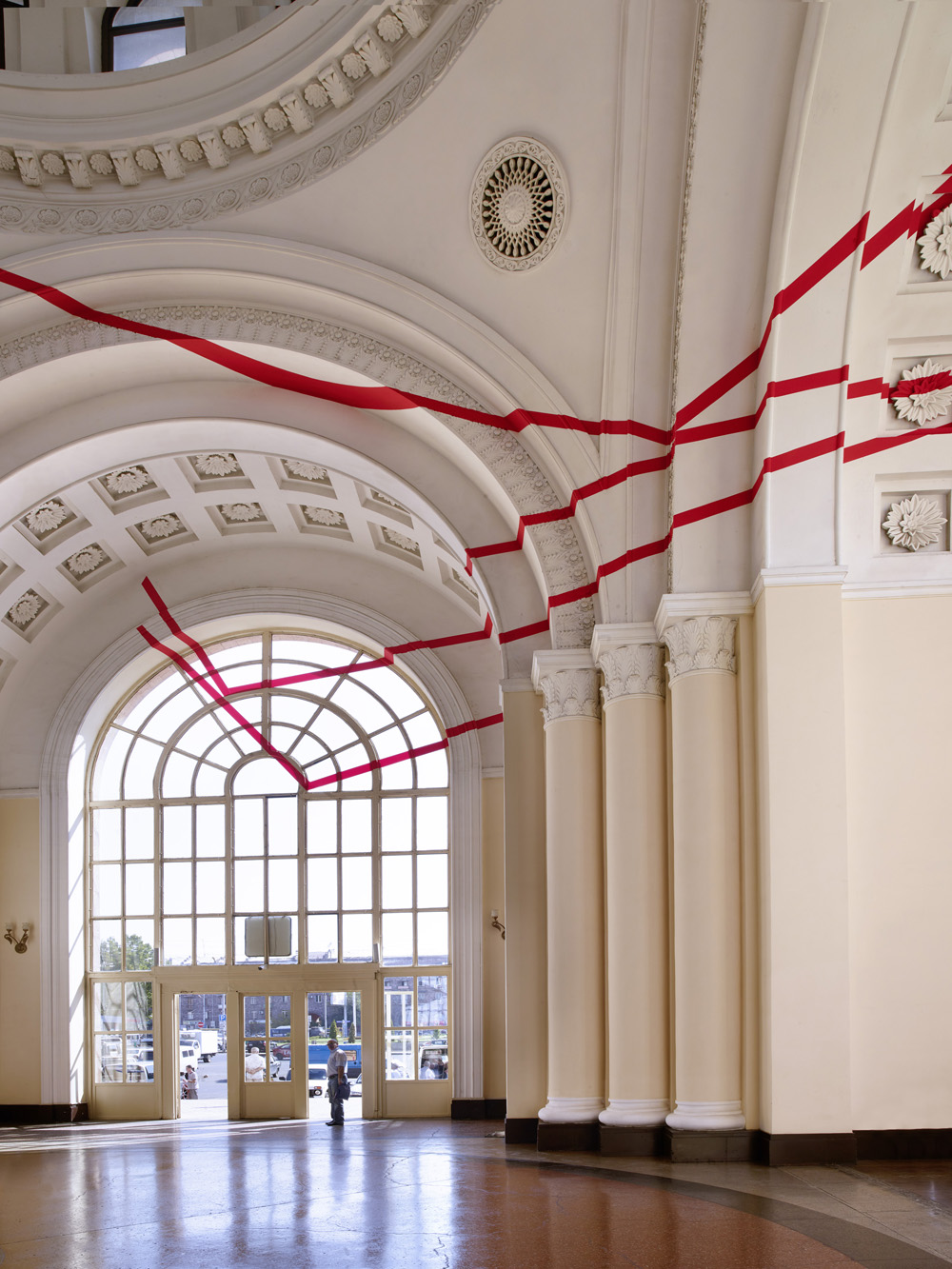 Hexagone dans l’hexagone dans l’hexagone, Yerevan Central Railway Station, Armenie, 2017, Exposition: "Hexagones, disques et trapèzes"