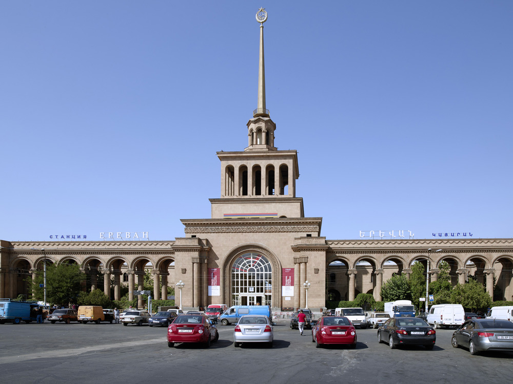 Hexagone dans l’hexagone dans l’hexagone, Yerevan Central Railway Station, Armenie, 2017, Exposition: "Hexagones, disques et trapèzes"