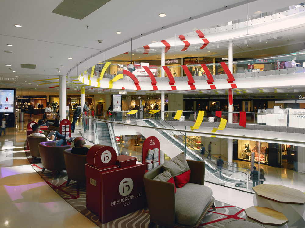 Spirale jaune rouge, Paris, France, 2017, Exposition: "Panoramas" Centre Beaugrenelle