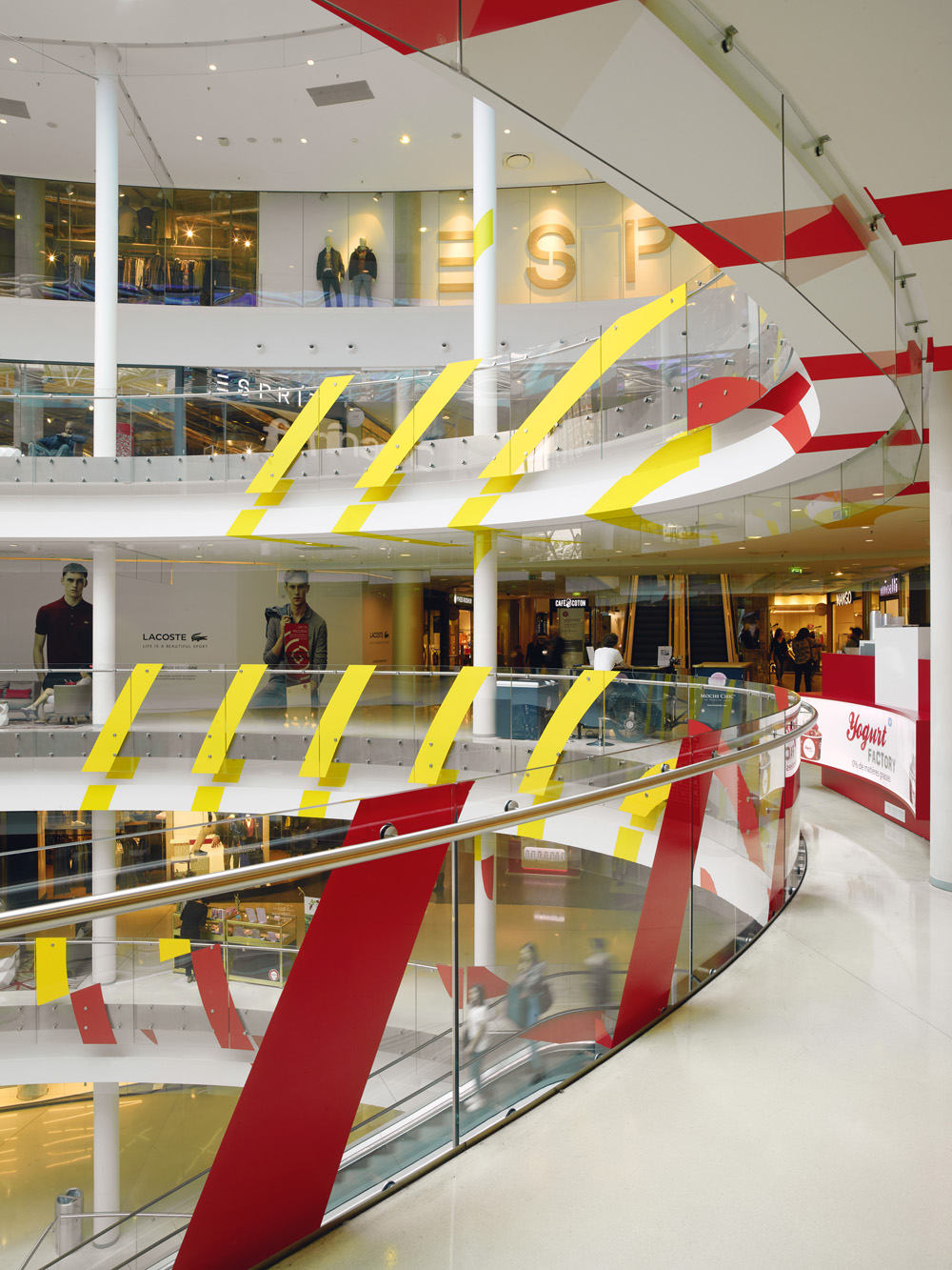 Spirale jaune rouge, Paris, France, 2017, Exposition: "Panoramas" Centre Beaugrenelle