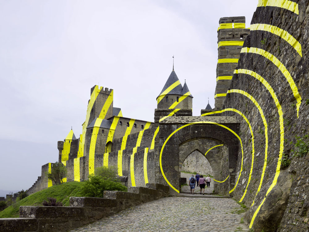 Cercles concentriques excentriques, Château et remparts de la cité de Carcassonne,, Porte d'Aude., 2018, 7ème édition d'IN SITU Patrimoine et art contemporain