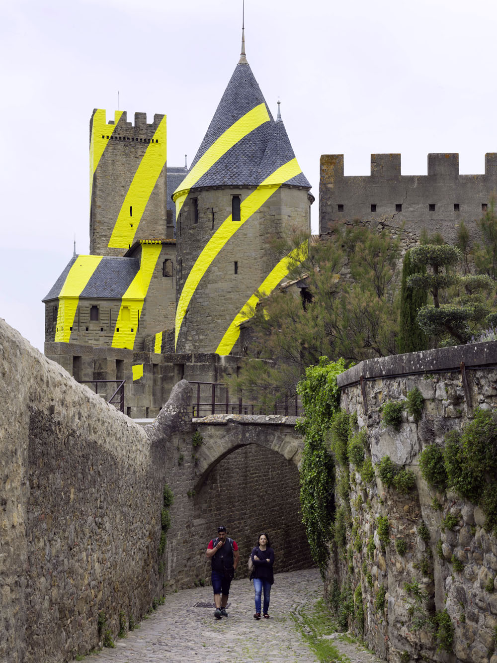 Cercles concentriques excentriques, Château et remparts de la cité de Carcassonne,, Porte d'Aude., 2018, 7ème édition d'IN SITU Patrimoine et art contemporain