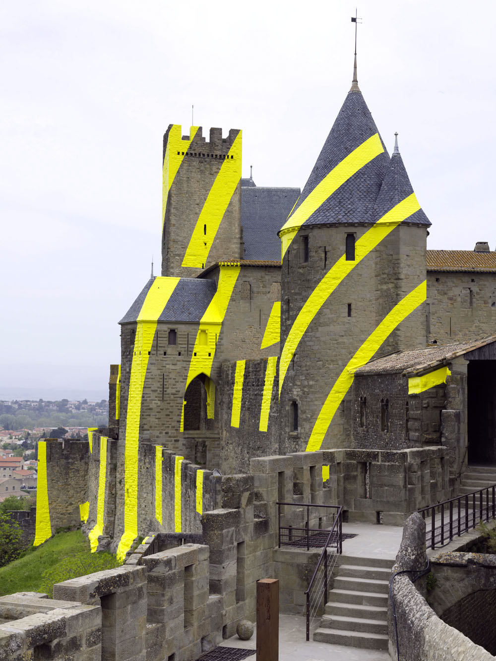 Cercles concentriques excentriques, Château et remparts de la cité de Carcassonne,, Porte d'Aude., 2018, 7ème édition d'IN SITU Patrimoine et art contemporain