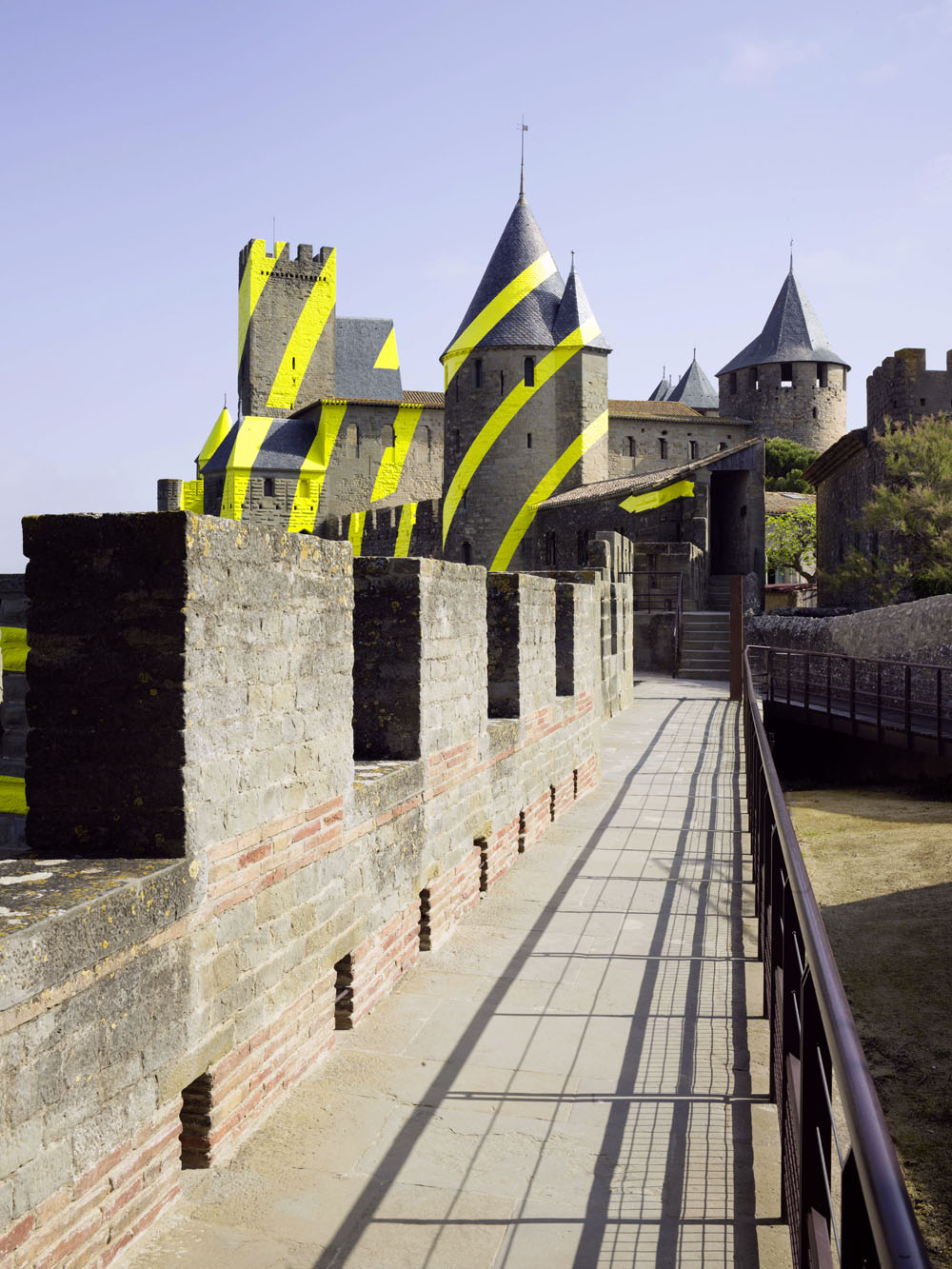 Cercles concentriques excentriques, Château et remparts de la cité de Carcassonne,, Porte d'Aude., 2018, 7ème édition d'IN SITU Patrimoine et art contemporain