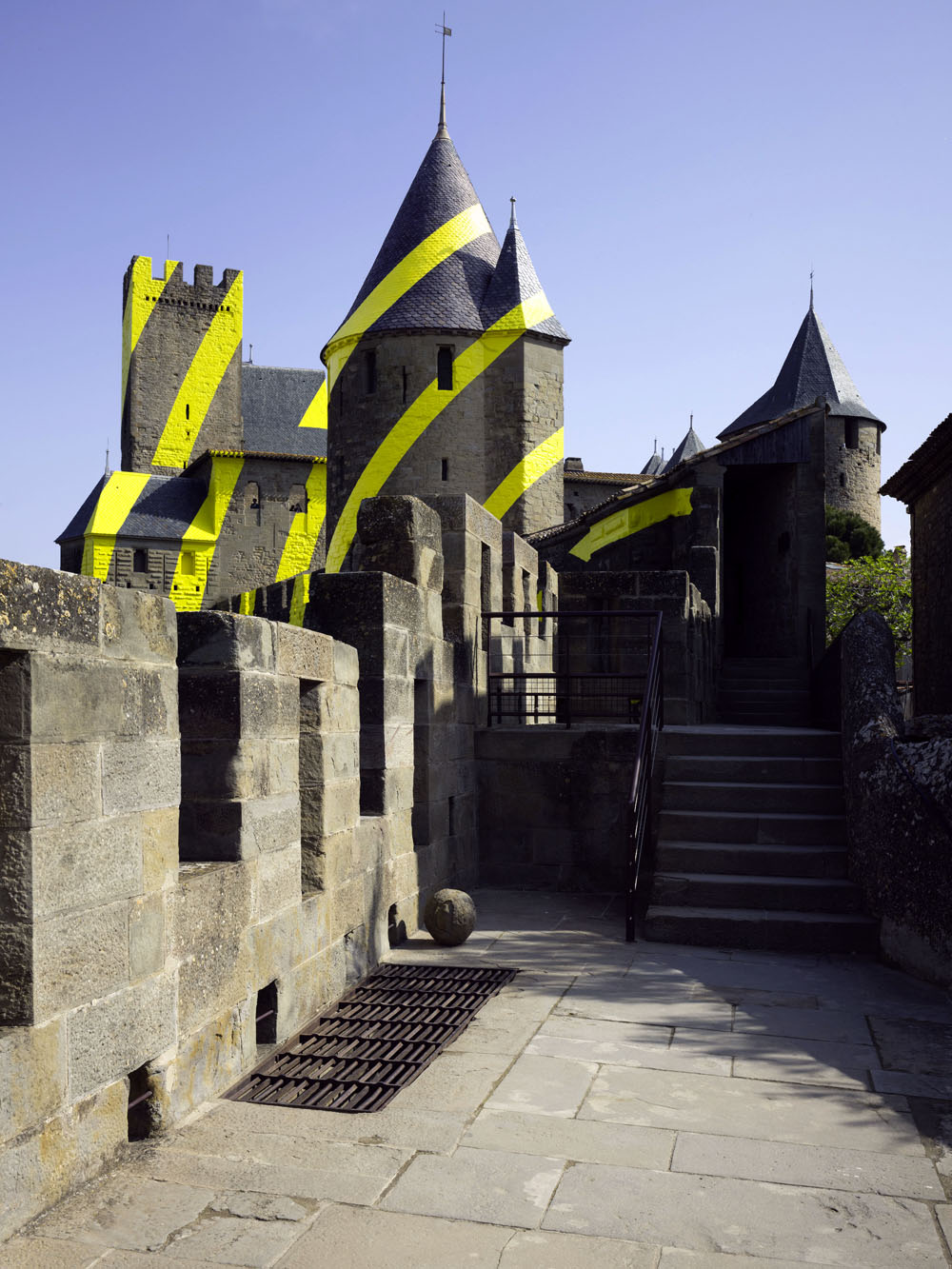 Cercles concentriques excentriques, Château et remparts de la cité de Carcassonne,, Porte d'Aude., 2018, 7ème édition d'IN SITU Patrimoine et art contemporain