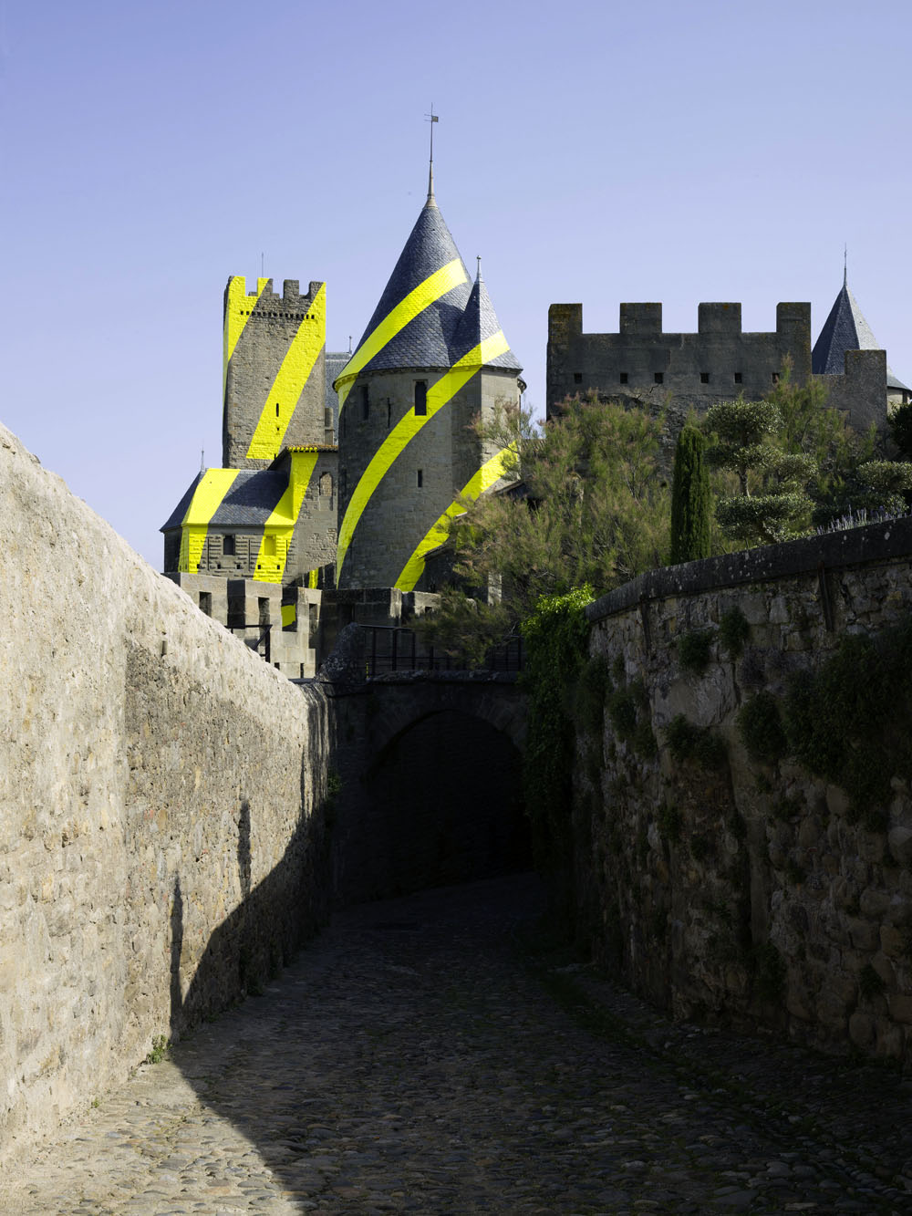 Cercles concentriques excentriques, Château et remparts de la cité de Carcassonne,, Porte d'Aude., 2018, 7ème édition d'IN SITU Patrimoine et art contemporain