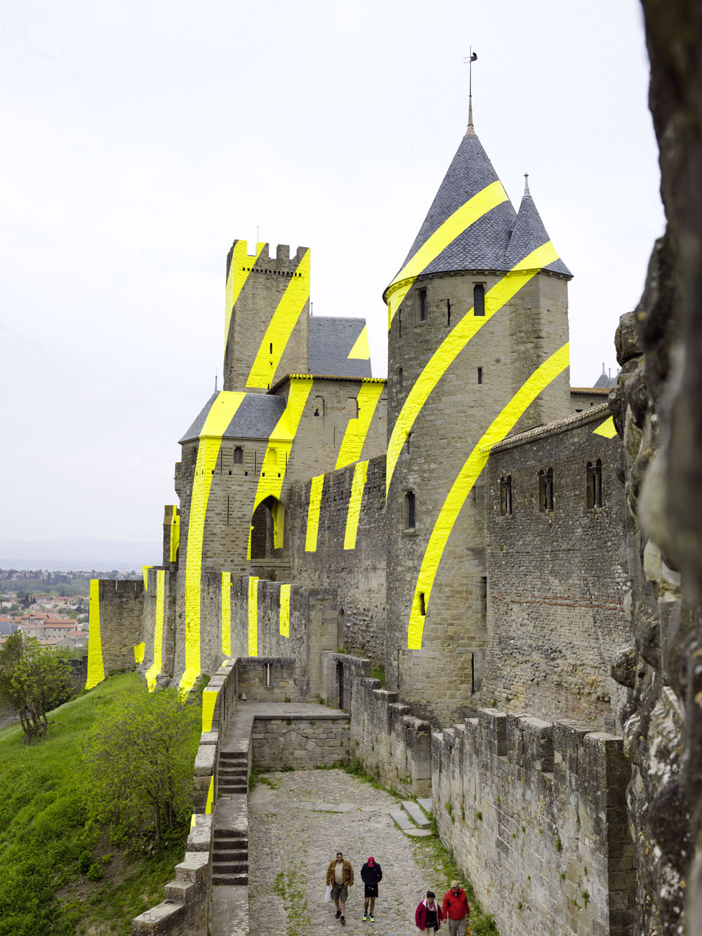 Cercles concentriques excentriques, Château et remparts de la cité de Carcassonne,, Porte d'Aude., 2018, 7ème édition d'IN SITU Patrimoine et art contemporain