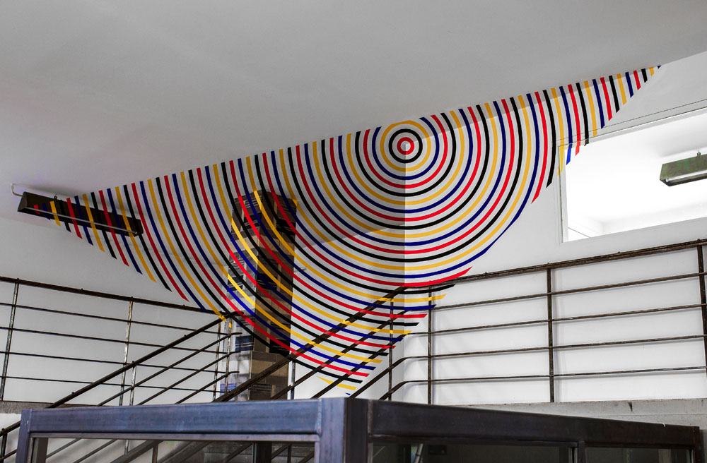 Triangle d’arcs et de cercles rouge noir jaune et bleu, Courtesy Michael Fuchs Galerie, Berlin, Berlin, 2018, Berlin 2018
