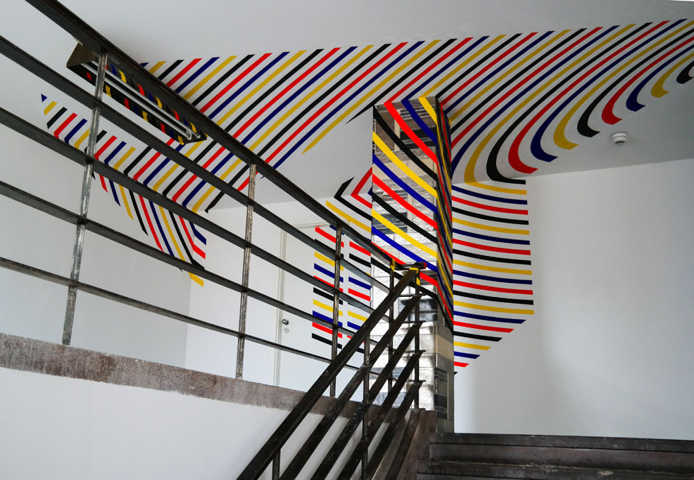 Triangle d’arcs et de cercles rouge noir jaune et bleu, Courtesy Michael Fuchs Galerie, Berlin, Berlin, 2018, Berlin 2018
