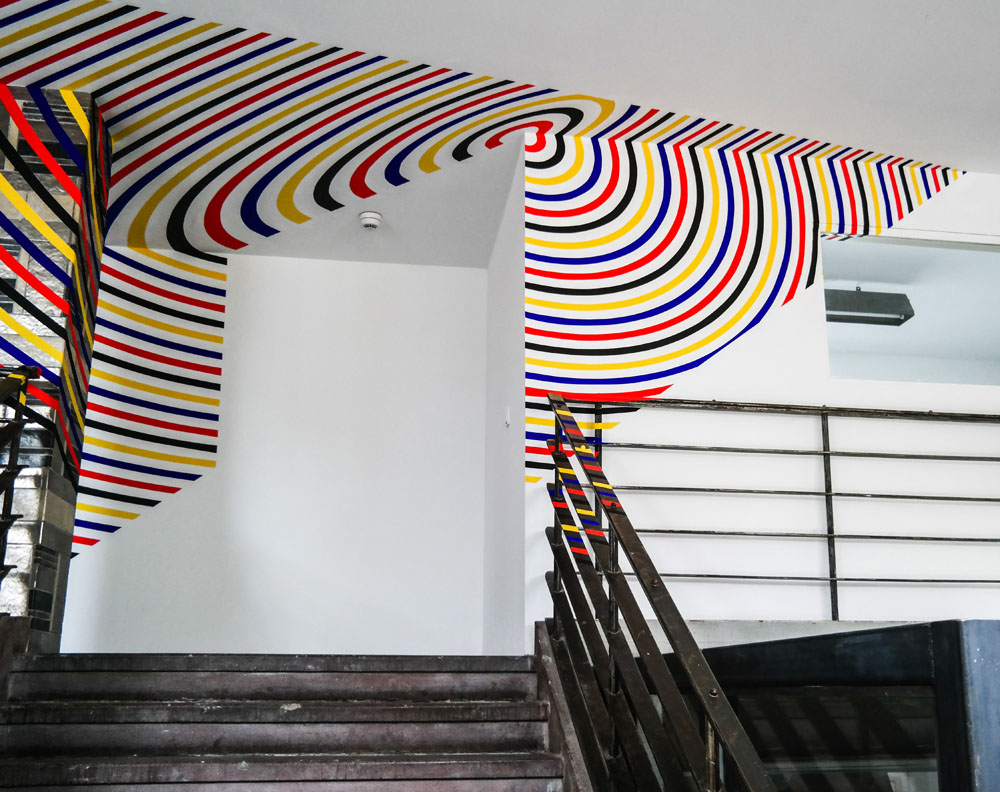 Triangle d’arcs et de cercles rouge noir jaune et bleu, Courtesy Michael Fuchs Galerie, Berlin, Berlin, 2018, Berlin 2018