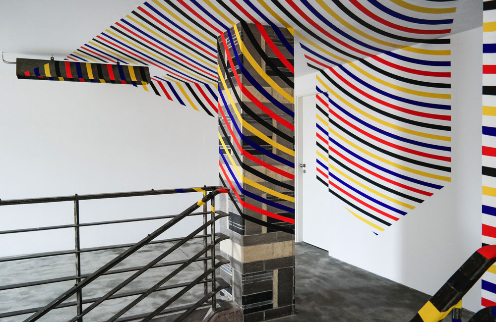 Triangle d’arcs et de cercles rouge noir jaune et bleu, Courtesy Michael Fuchs Galerie, Berlin, Berlin, 2018, Berlin 2018