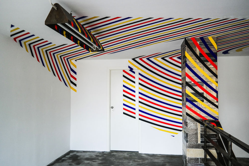Triangle d’arcs et de cercles rouge noir jaune et bleu, Courtesy Michael Fuchs Galerie, Berlin, Berlin, 2018, Berlin 2018