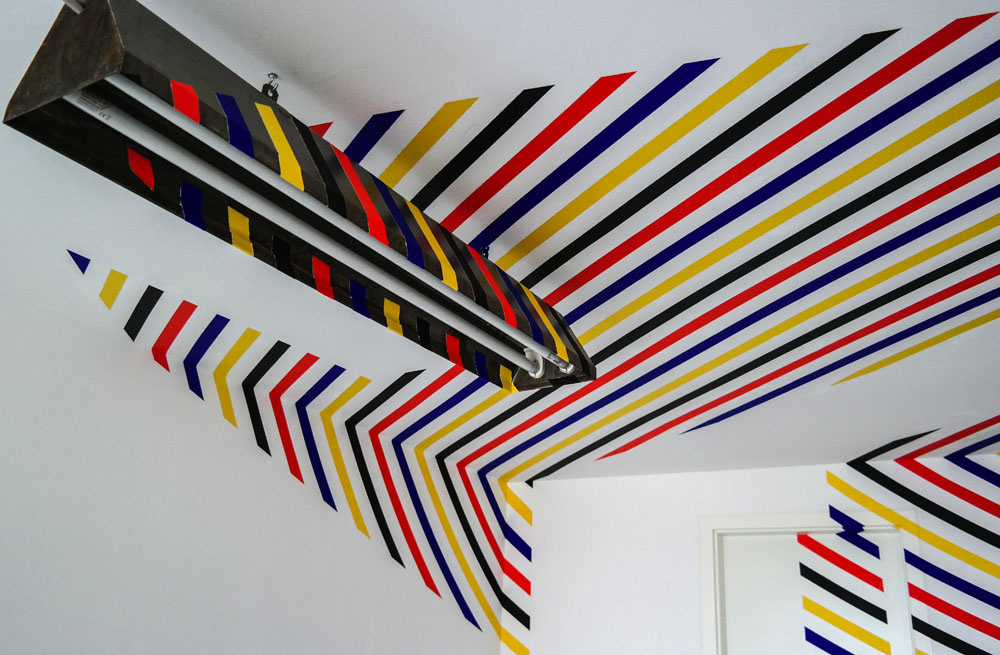 Triangle d’arcs et de cercles rouge noir jaune et bleu, Courtesy Michael Fuchs Galerie, Berlin, Berlin, 2018, Berlin 2018