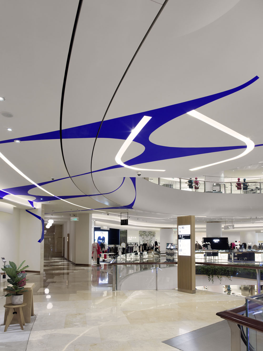 Danse d’ellipses, Shanghai, China, 2019, Galeries Lafayette Mall, Shanghai