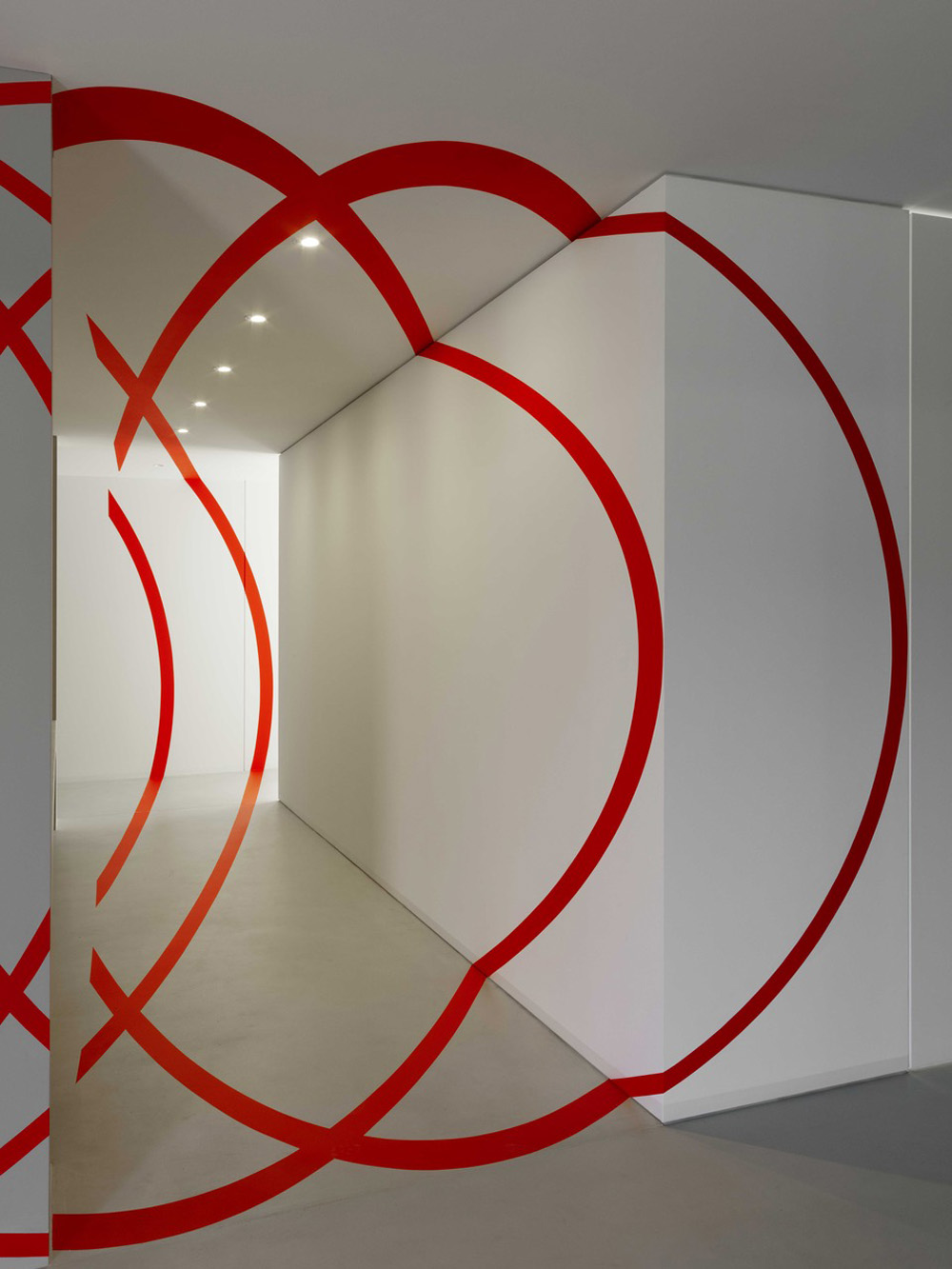 Quattro cerchi rossi intrecciati, Lugano, Suisse, 2019, Collection : Camilla Zarattini
