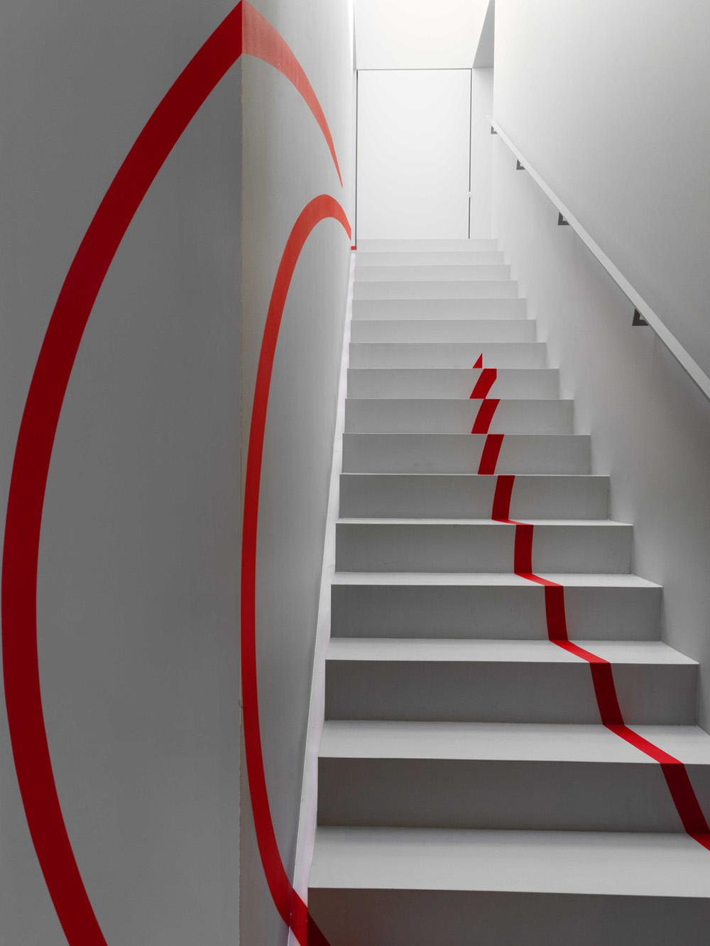Quattro cerchi rossi intrecciati, Lugano, Suisse, 2019, Collection : Camilla Zarattini